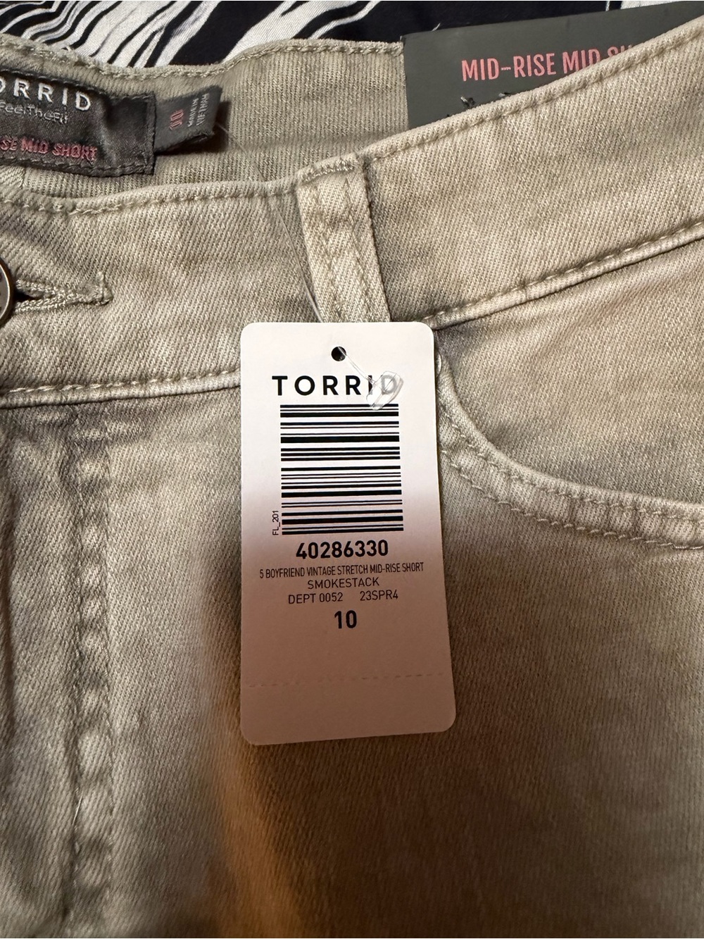 NWT Torrid smoke stack-Toned colored Cuffed Denim Shorts - Picture 6 of 6